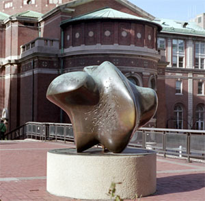 Памятник зубу мудрости. Калифорнийский Университет.