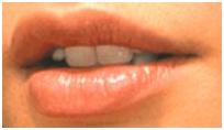 Линия края нижних зубов параллельна линии нижней губы